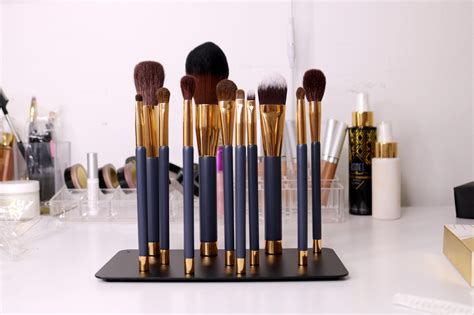 The Secret to Flawless Makeup: Mavuc Magnet Makeup Brushes